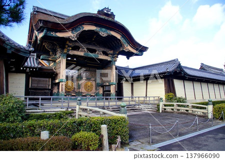 京都府，東本願寺，菊花門/皇使門（國家註冊有形文化財產），京都市下京區常磐町，2022年2月，京都府 137966090