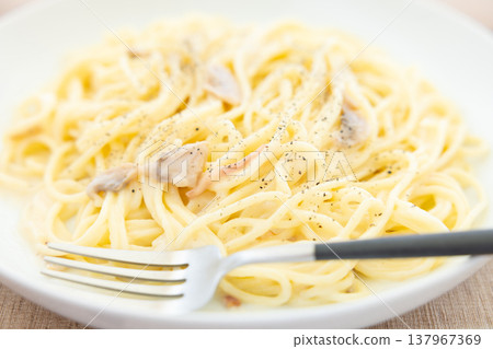 美味的奶油醬義大利麵 美味的奶油醬義大利麵 137967369