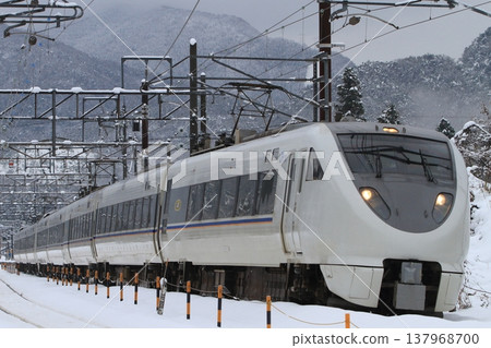 681 and 683 series limited express trains running on the Hokuriku Main Line in the snow. 681 and 683 series limited express trains running on the Hokuriku Main Line in the snow. 137968700