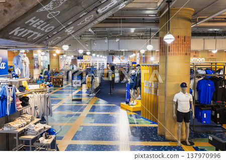 美國加州大學洛杉磯分校校園商品店 137970996