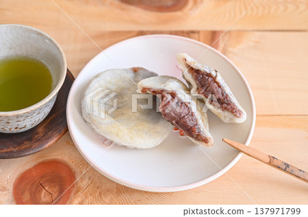 伴手禮甜點:梅枝麻糬 伴手禮甜點:梅枝麻糬 137971799