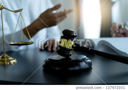 The client is telling the story to consult the lawyer in detail to assist The client is telling the story to consult the lawyer in detail to assist 137972031