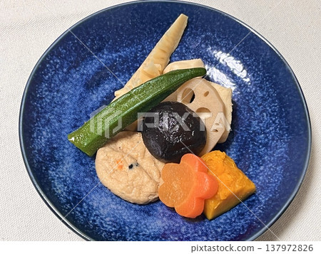 經典的日式小菜:燉菜 經典的日式小菜:燉菜 137972826