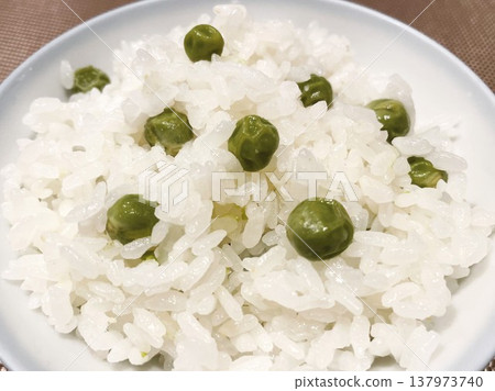 綠豌豆飯,散發著春天的香氣與色彩(2) 綠豌豆飯,散發著春天的香氣與色彩(2) 137973740