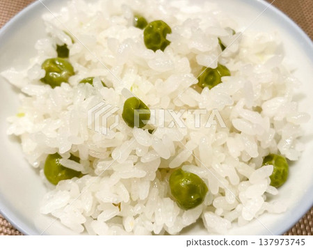 Green pea rice with the scent and color of spring (7 recipes) 137973745
