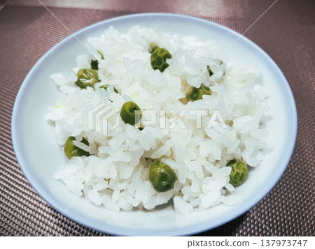 Springtime scent and colorful green pea rice 9 Springtime scent and colorful green pea rice 9 137973747