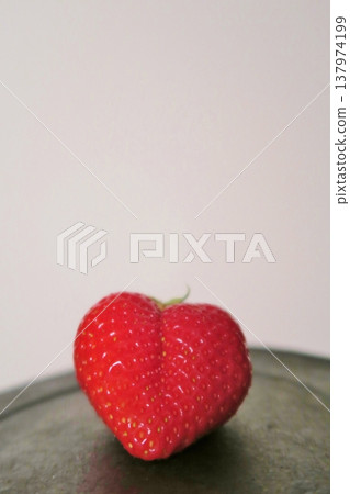 心形草莓 137974199