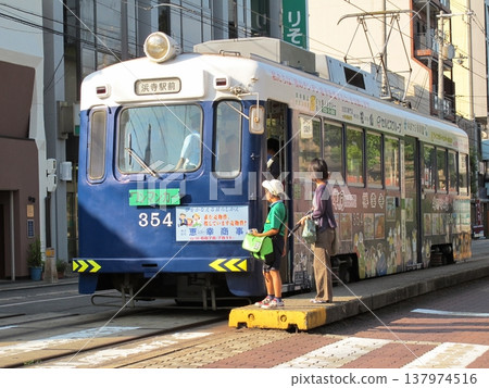 住在吉鳥居前的阪堺電車（大阪） 137974516