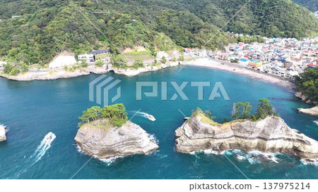 A panoramic view of Dogashima under a clear blue sky. Emerald green sea and tuff islands (aerial view). 137975214