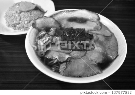Ramen and fried rice 137977852