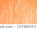 一塊淺色木材，木紋呈垂直。 137980553