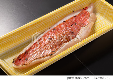 （產自千葉縣）炙烤金眼鯛，適合做刺身 137981289