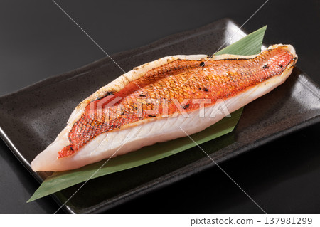 (From Chiba Prefecture) Seared Goldeneye Snapper, for Sashimi 137981299