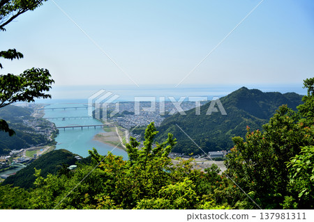 View of the mouth of the Kumano River from Mt. Ogo [Kiho Town, Mie Prefecture] 137981311