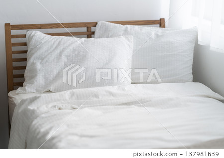 Pillow on bed 137981639