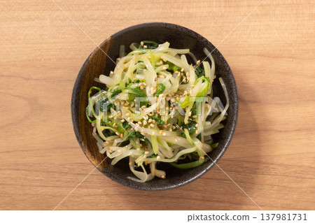 Blanched Mitsuba Blanched Mitsuba 137981731