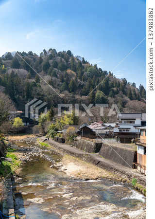 A view of the river flowing through the town of Asuke from a bridge. 137981862