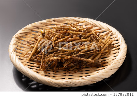 (From Iwate Prefecture) Root Mitsuba (Japanese parsley) (From Iwate Prefecture) Root Mitsuba (Japanese parsley) 137982011
