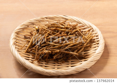 (From Iwate Prefecture) Root Mitsuba (Japanese parsley) (From Iwate Prefecture) Root Mitsuba (Japanese parsley) 137982014