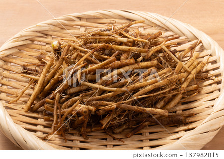 (From Iwate Prefecture) Root Mitsuba (Japanese parsley) (From Iwate Prefecture) Root Mitsuba (Japanese parsley) 137982015