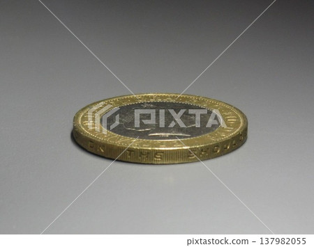 A £2 coin issued in the UK in 1998. A £2 coin issued in the UK in 1998. 137982055