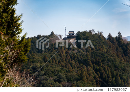 從這裡可以俯瞰阿蘇克城遺址和周圍的山脈。 137982067