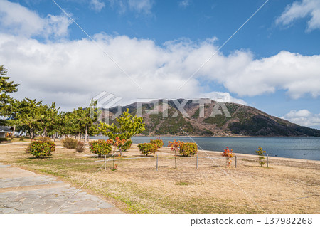 Lake Biwa shoreline scenery, Makino-cho, Nagahama City, Shiga Prefecture 137982268
