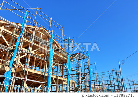House under construction House under construction 137982713