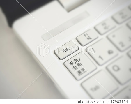 鍵盤上的 Esc 鍵 137983154