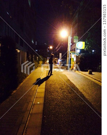 晚上散步 晚上散步 137983155