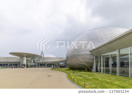 The entrance plaza and dome-shaped building of the Fukui Prefectural Dinosaur Museum The entrance plaza and dome-shaped building of the Fukui Prefectural Dinosaur Museum 137983234