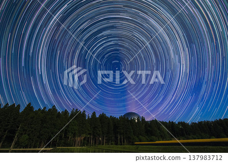 Fukui Prefectural Dinosaur Museum and the trails of stars adorning the night sky: A starscape created by comparative light stacking. 137983712