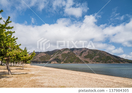 琵琶湖岸邊景色,滋賀縣長濱市牧野町 琵琶湖岸邊景色,滋賀縣長濱市牧野町 137984305