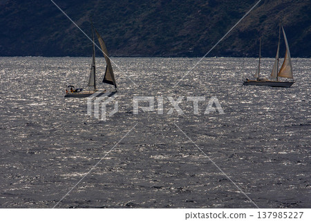 斯特龍博利 137985227