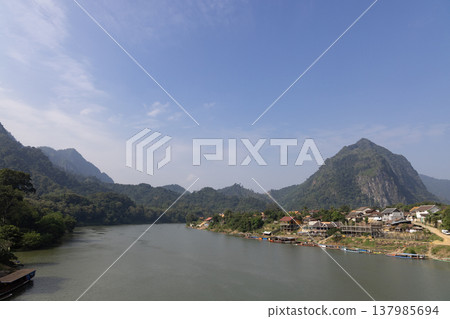 Streetscape of Nong Khiaw ① Streetscape of Nong Khiaw ① 137985694