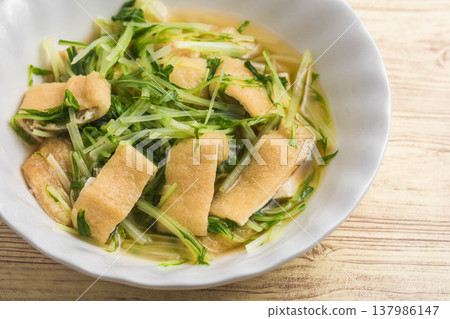 Simmered Mizuna and Fried Tofu 137986147