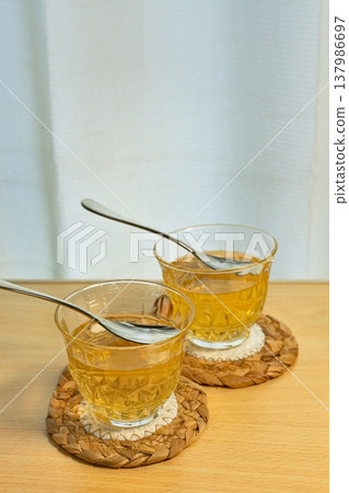 一款清爽可口的蘋果口味果凍。 一款清爽可口的蘋果口味果凍。 137986697