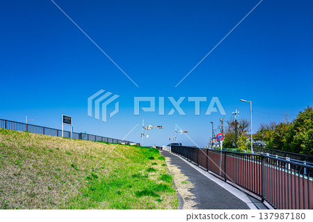 The way to the blue sky 137987180