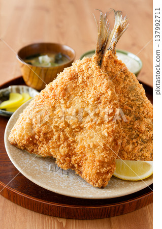 deep-fried horse mackerel   137992711