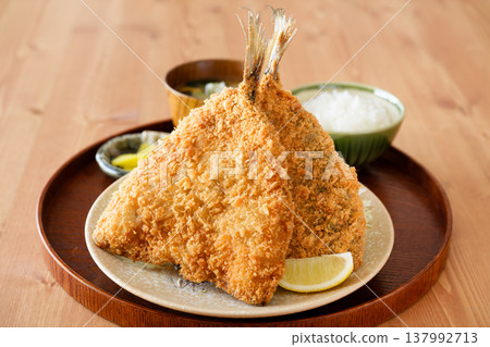 炸竹莢魚 137992713