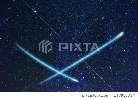 流星劃過夜空（合成圖） 137993354