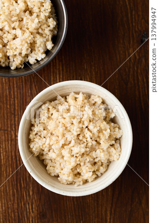 Brown rice served in a bowl 137994947