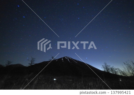 The Great Curve of Spring (from the handle of the Big Dipper to Arcturus to Spica) The Great Curve of Spring (from the handle of the Big Dipper to Arcturus to Spica) 137995421