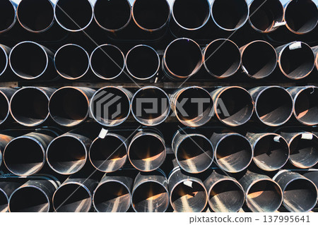 堆疊的黑色鋼管 1 137995641