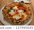 Pizza Margherita 137995645