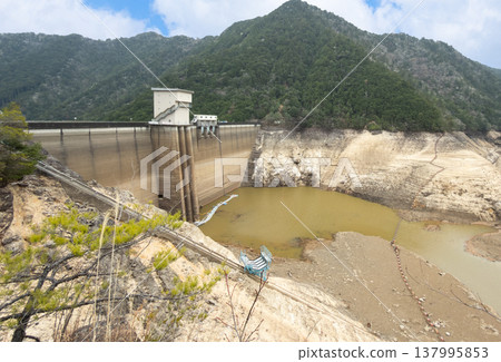 Uren Dam (Shinshiro City, Aichi Prefecture) has reached a water level of 0%. 137995853