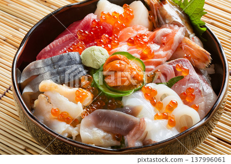 Bowl of rice topped with sashimi  137996061
