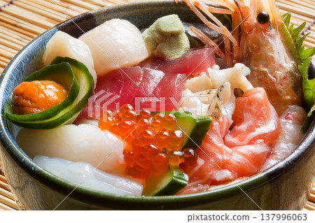 Bowl of rice topped with sashimi  137996063