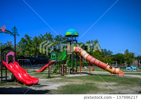 公園設有遊樂場設備 公園設有遊樂場設備 137996217