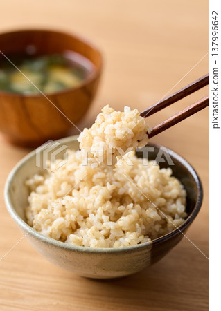 碗裝糙米飯 碗裝糙米飯 137996642